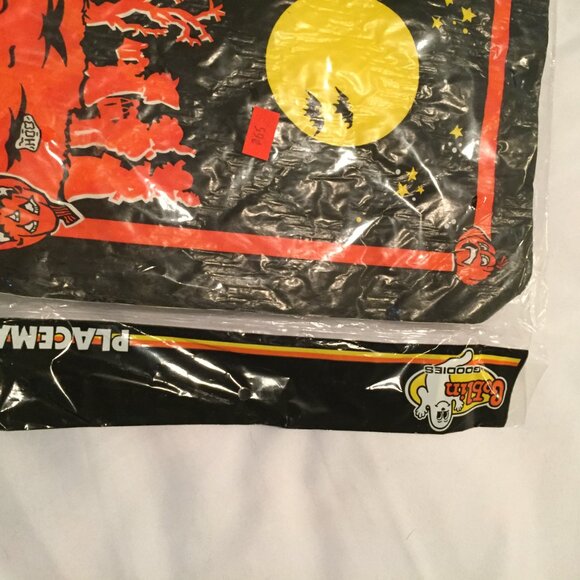 Vintage Halloween Placemats Scarey Bats, Pumpkins Full Moon Set of 6 NOS Sealed - Picture 2 of 8